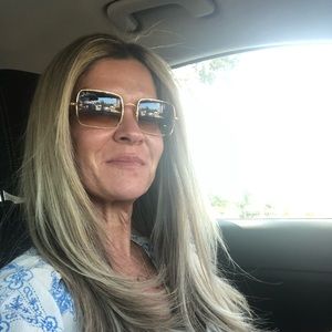 Meet your Posher, Rixie